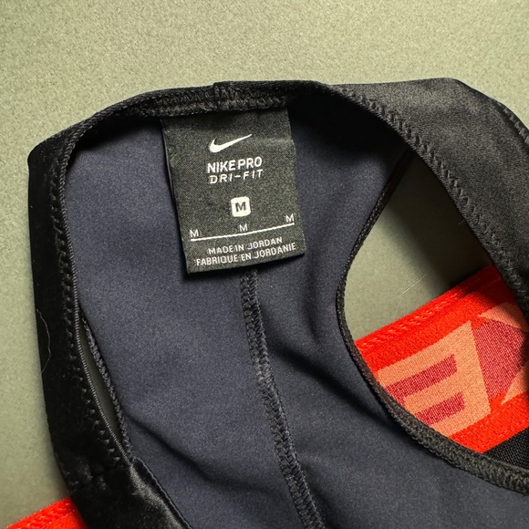 Nike Pro Set (Leggings and Top) Dri Fit Size M - Picture 4 of 7